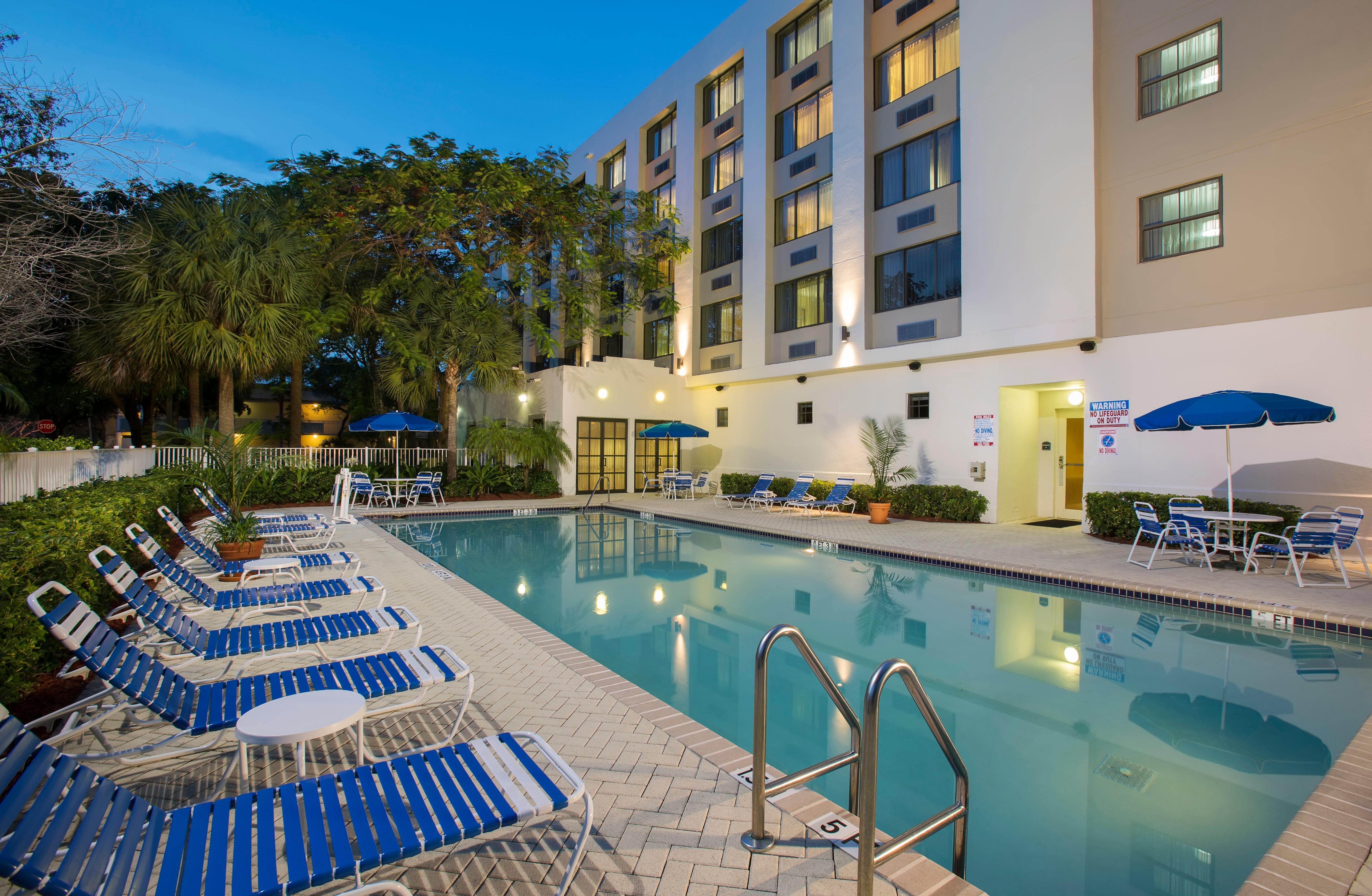 Holiday Inn Express Hotel & Suites Ft. Lauderdale-Plantation By Ihg Екстериор снимка