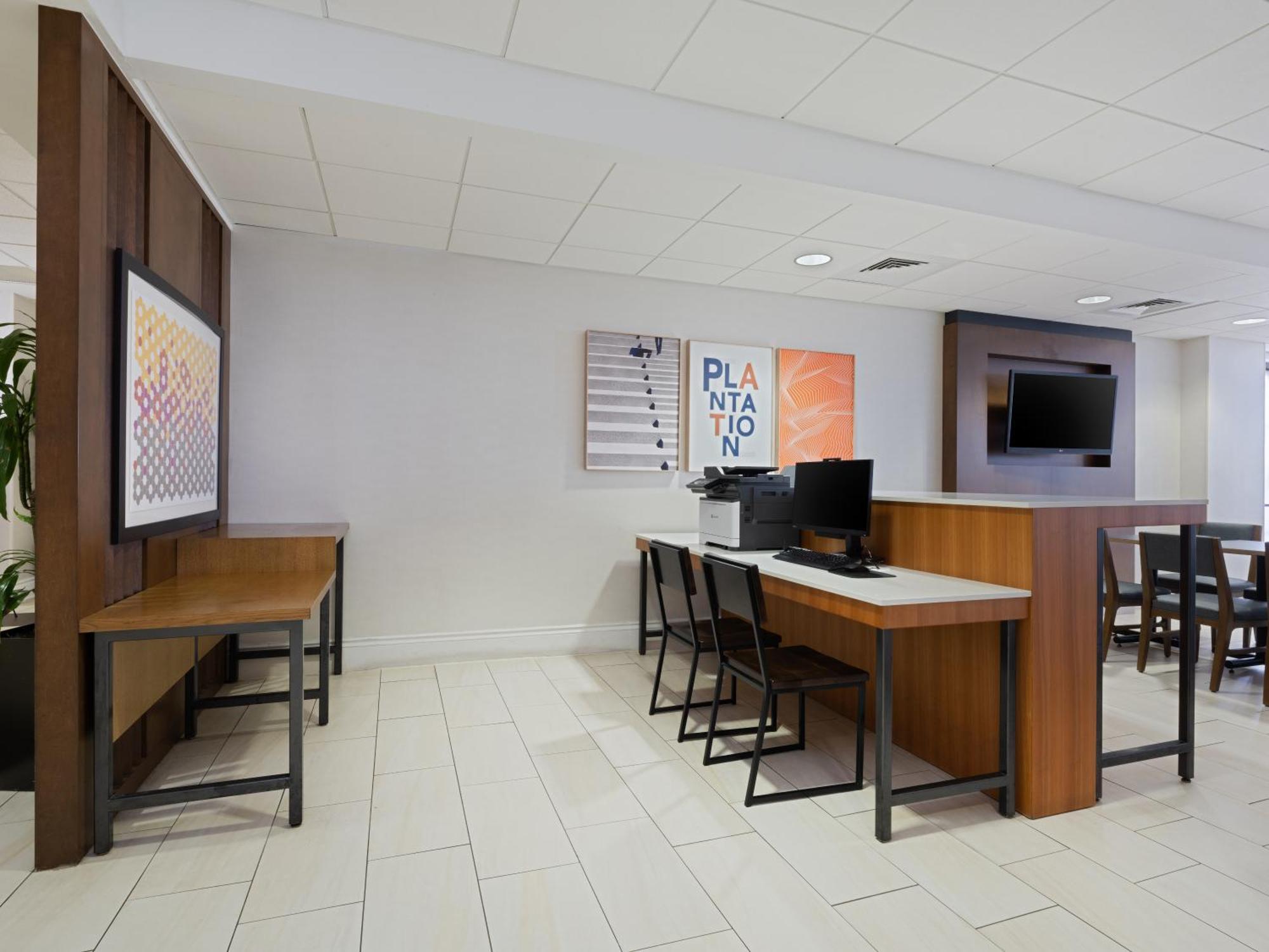 Holiday Inn Express Hotel & Suites Ft. Lauderdale-Plantation By Ihg Екстериор снимка